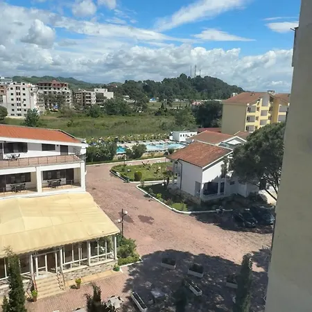 Kır Evi M&l Golem (Tirana)