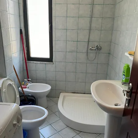 M&l Casa di campagna Golem (Tirana)