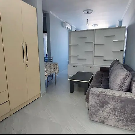 M&l Casa di campagna Golem (Tirana)