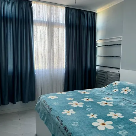 M&l Casa di campagna Golem (Tirana)